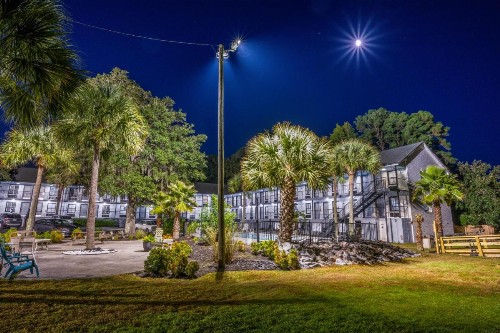 Creekside Lands Inn - image 39
