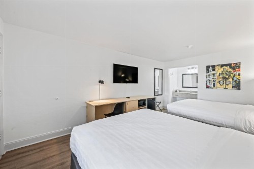 Creekside Lands Inn - image 4