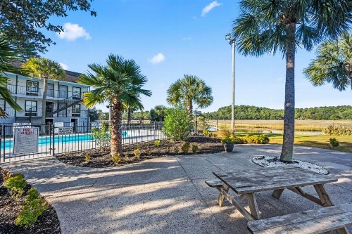 Creekside Lands Inn - image 43