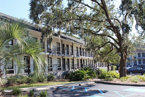 Creekside Lands Inn - image 44