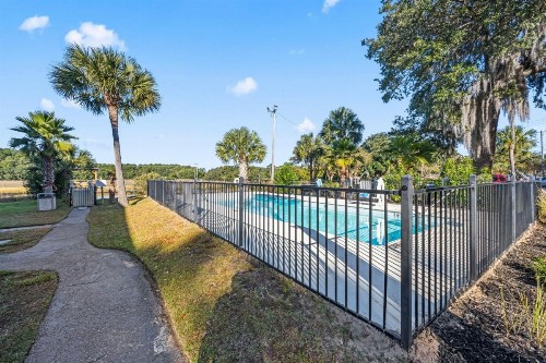 Creekside Lands Inn - image 47