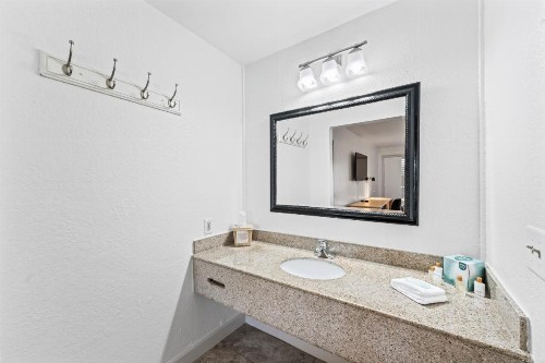 Creekside Lands Inn - image 48