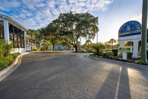 Creekside Lands Inn - image 50