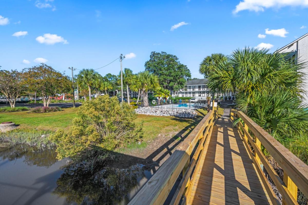 Creekside Lands Inn - image 6