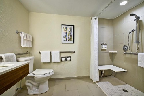 Holiday Inn Express Charleston Downtown - Medical Area an IHG Hotel - image 29