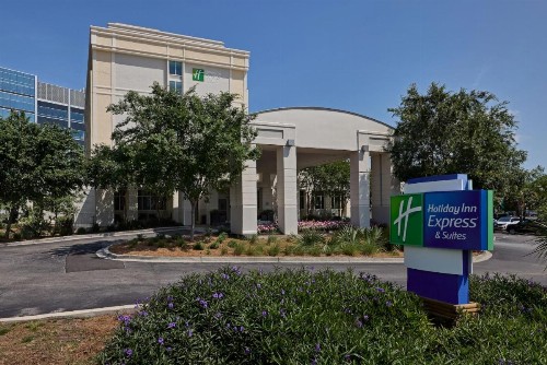 Holiday Inn Express Charleston Downtown - Medical Area an IHG Hotel - image 36