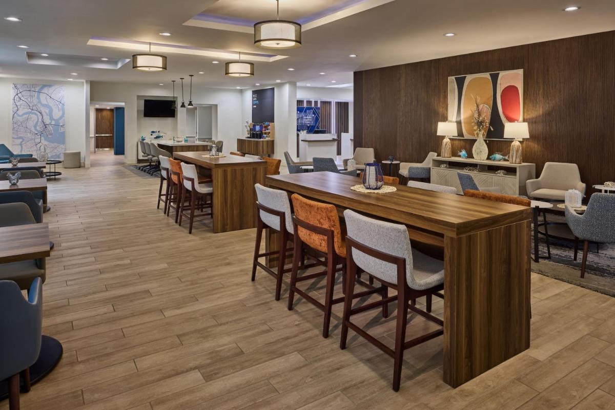Holiday Inn Express Charleston Downtown - Medical Area an IHG Hotel - image 7