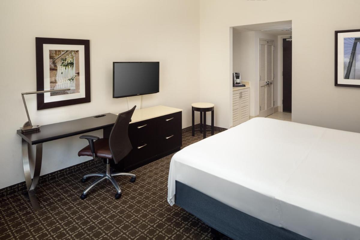 Holiday Inn Charleston Historic Downtown an IHG Hotel - image 3