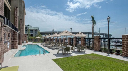 Hilton Garden Inn Charleston Waterfront/Downtown - image 10