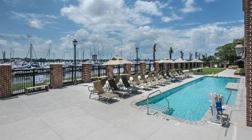 Hilton Garden Inn Charleston Waterfront/Downtown - image 11