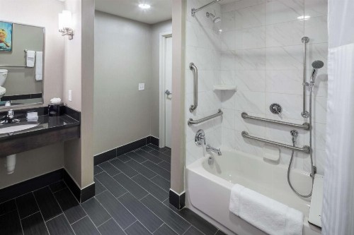 Hilton Garden Inn Charleston Waterfront/Downtown - image 19