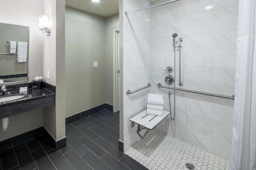 Hilton Garden Inn Charleston Waterfront/Downtown - image 22