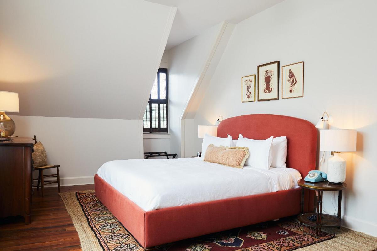 Post House Inn - image 6