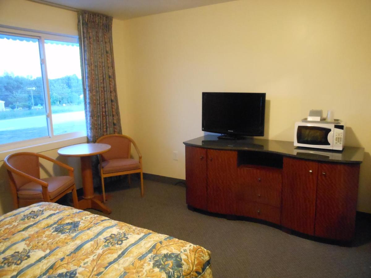 Krystal Penguin Inn - main image