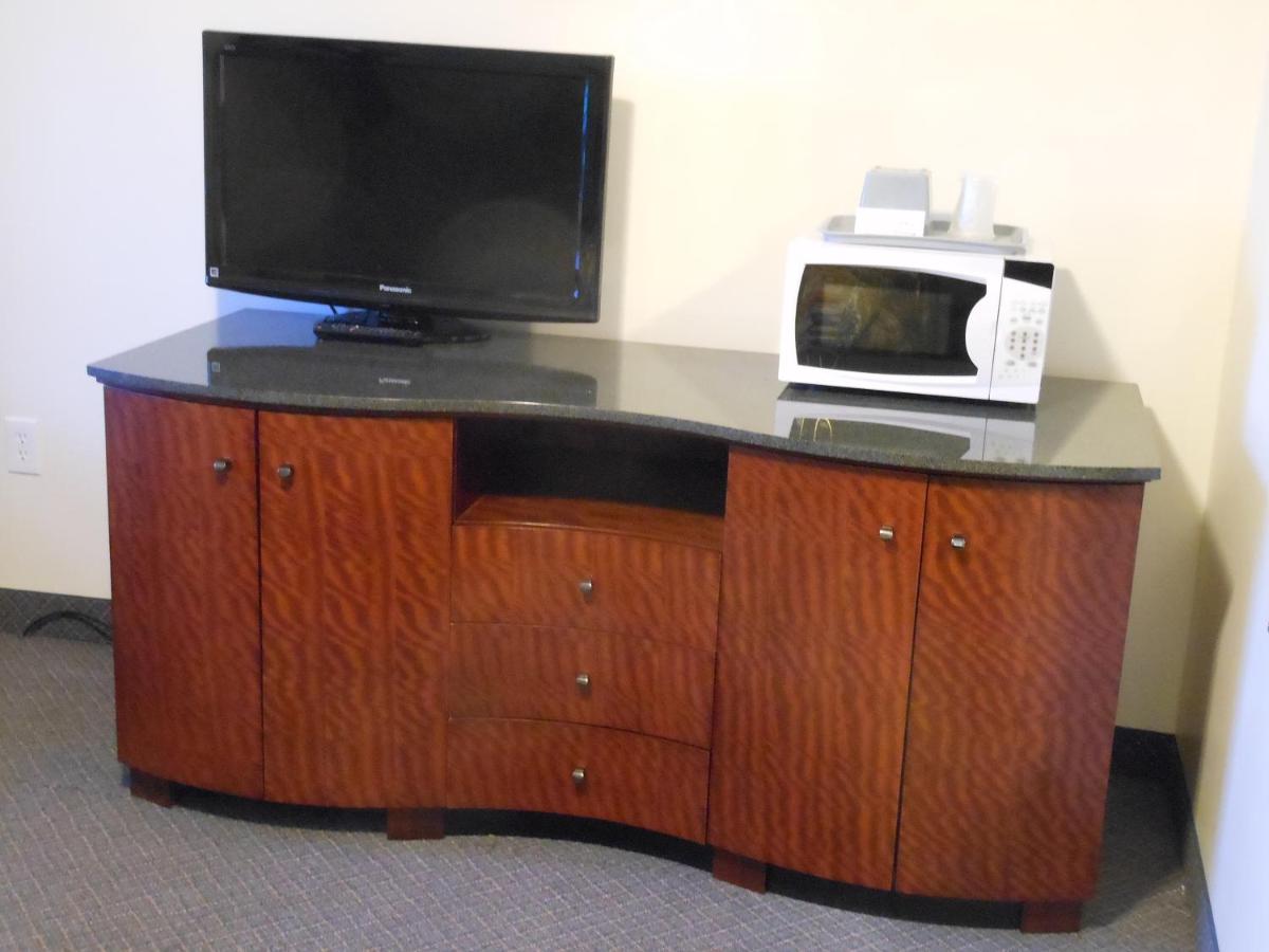 Krystal Penguin Inn - image 3