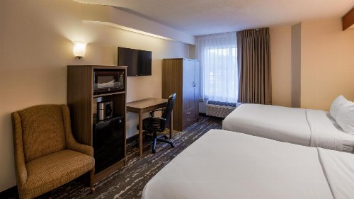 Charlevoix Inn & Suites SureStay Collection by Best Western - image 24