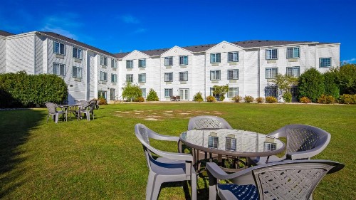 Charlevoix Inn & Suites SureStay Collection by Best Western - image 26