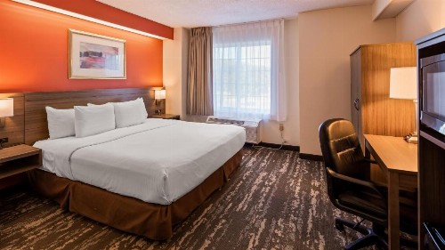 Charlevoix Inn & Suites SureStay Collection by Best Western - image 30