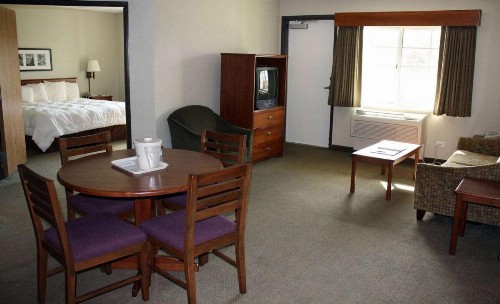 AmericInn by Wyndham Charlevoix - image 4