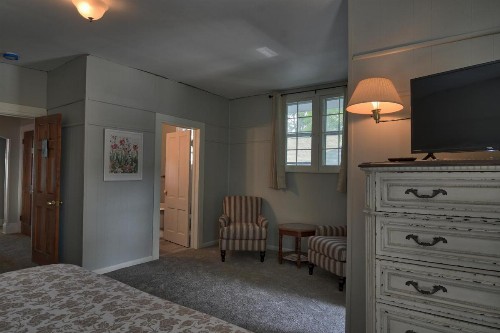 Charlevoix House - image 12