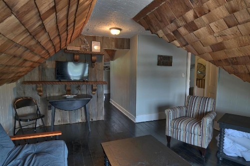 Charlevoix House - image 31
