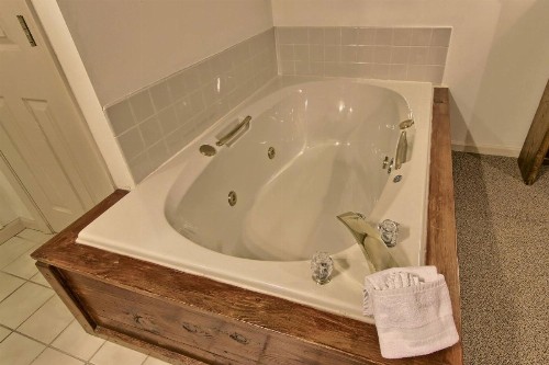 209 Pointes North Inn - image 10