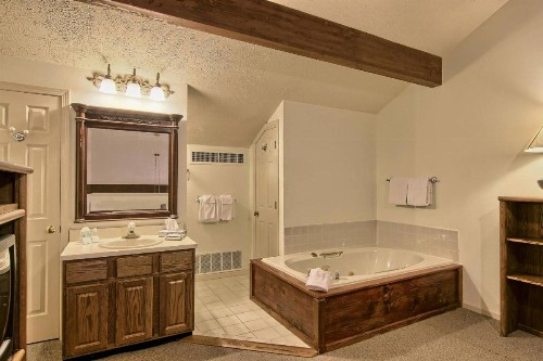 209 Pointes North Inn - image 11