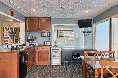 206 Pointes North Inn - image 10