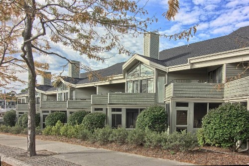 206 Pointes North Inn - image 3