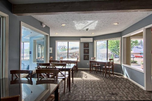 206 Pointes North Inn - image 7