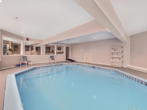 210 Pointes North Inn - image 10