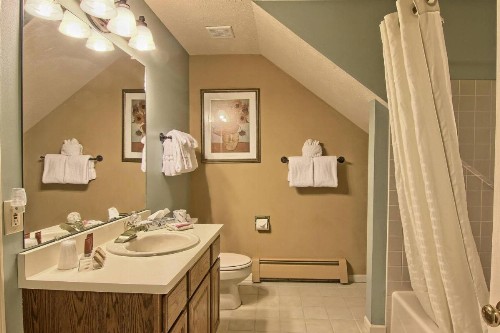 210 Pointes North Inn - image 14