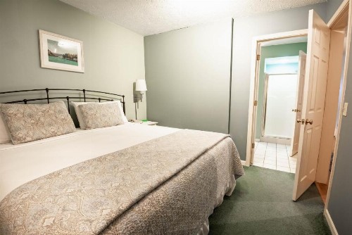 111 Pointes North Inn - image 12