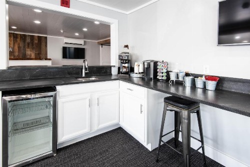 111 Pointes North Inn - image 14