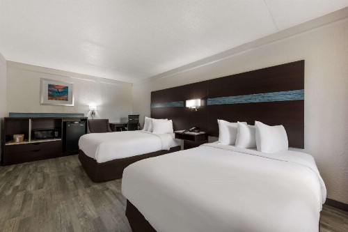 Quality Inn & Suites Charlotte Airport - image 10