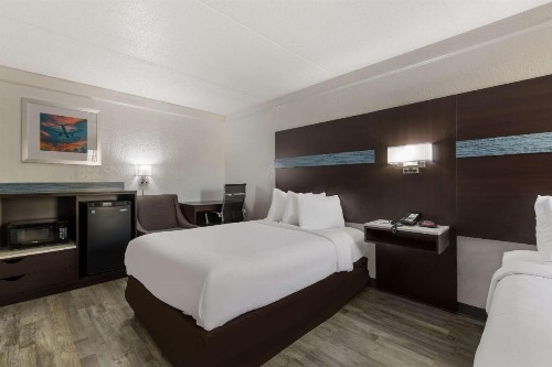 Quality Inn & Suites Charlotte Airport - image 11