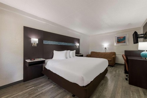 Quality Inn & Suites Charlotte Airport - image 16