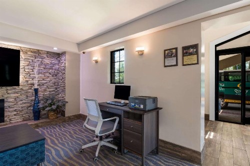Quality Inn & Suites Charlotte Airport - image 21