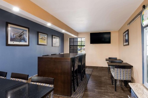 Quality Inn & Suites Charlotte Airport - image 24