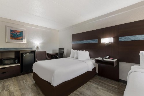 Quality Inn & Suites Charlotte Airport - image 33