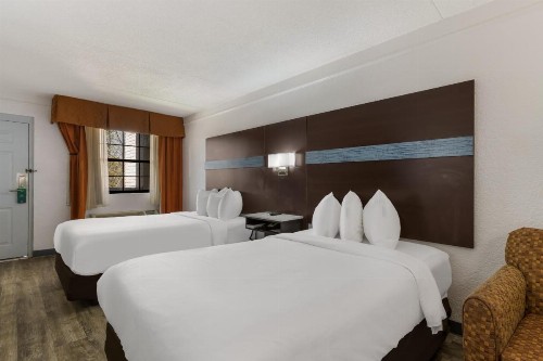 Quality Inn & Suites Charlotte Airport - image 36