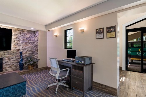 Quality Inn & Suites Charlotte Airport - image 37