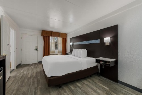 Quality Inn & Suites Charlotte Airport - image 40