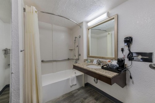 Quality Inn & Suites Charlotte Airport - image 44