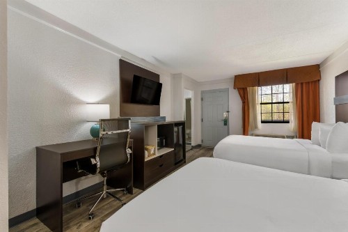Quality Inn & Suites Charlotte Airport - image 48