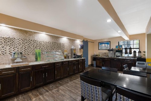 Quality Inn & Suites Charlotte Airport - image 49