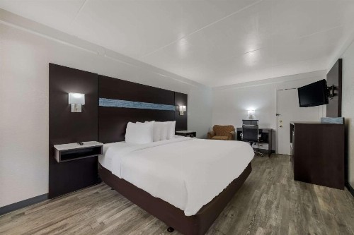 Quality Inn & Suites Charlotte Airport - image 5