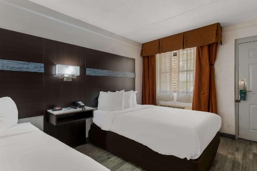 Quality Inn & Suites Charlotte Airport - image 9