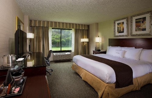 DoubleTree by Hilton Charlotte Airport - image 12