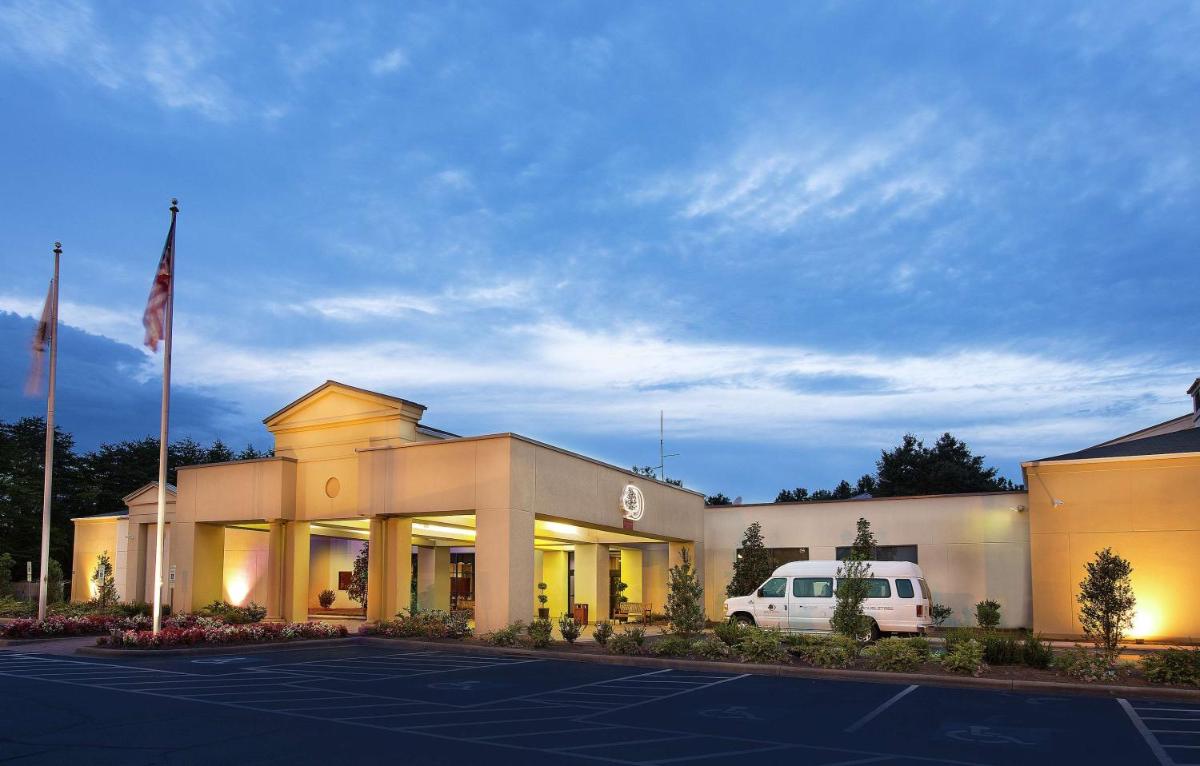 DoubleTree by Hilton Charlotte Airport - image 2